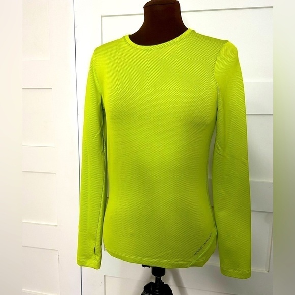 UNDER Armour Fitted  Coupe Adjuste Cold Gear Med - Picture 1 of 12